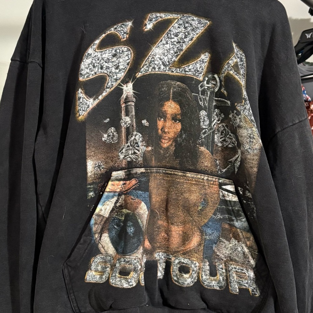 SZA SOS TOUR — Black Oversized Distressed Graphic Hoodie